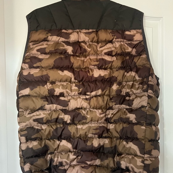 Hawke & Co Men's Brown Camouflage Vest - Picture 2 of 3